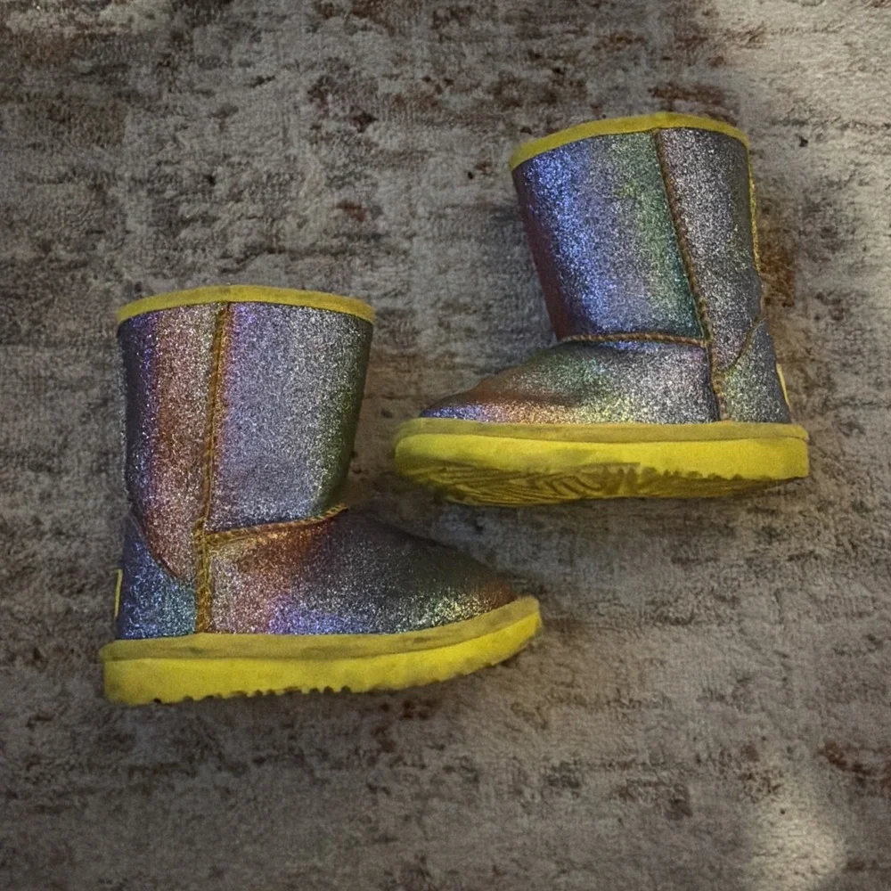 UGG KIDS CLASSIC II RAINBOW GLITTER BOOTS SIZE 10